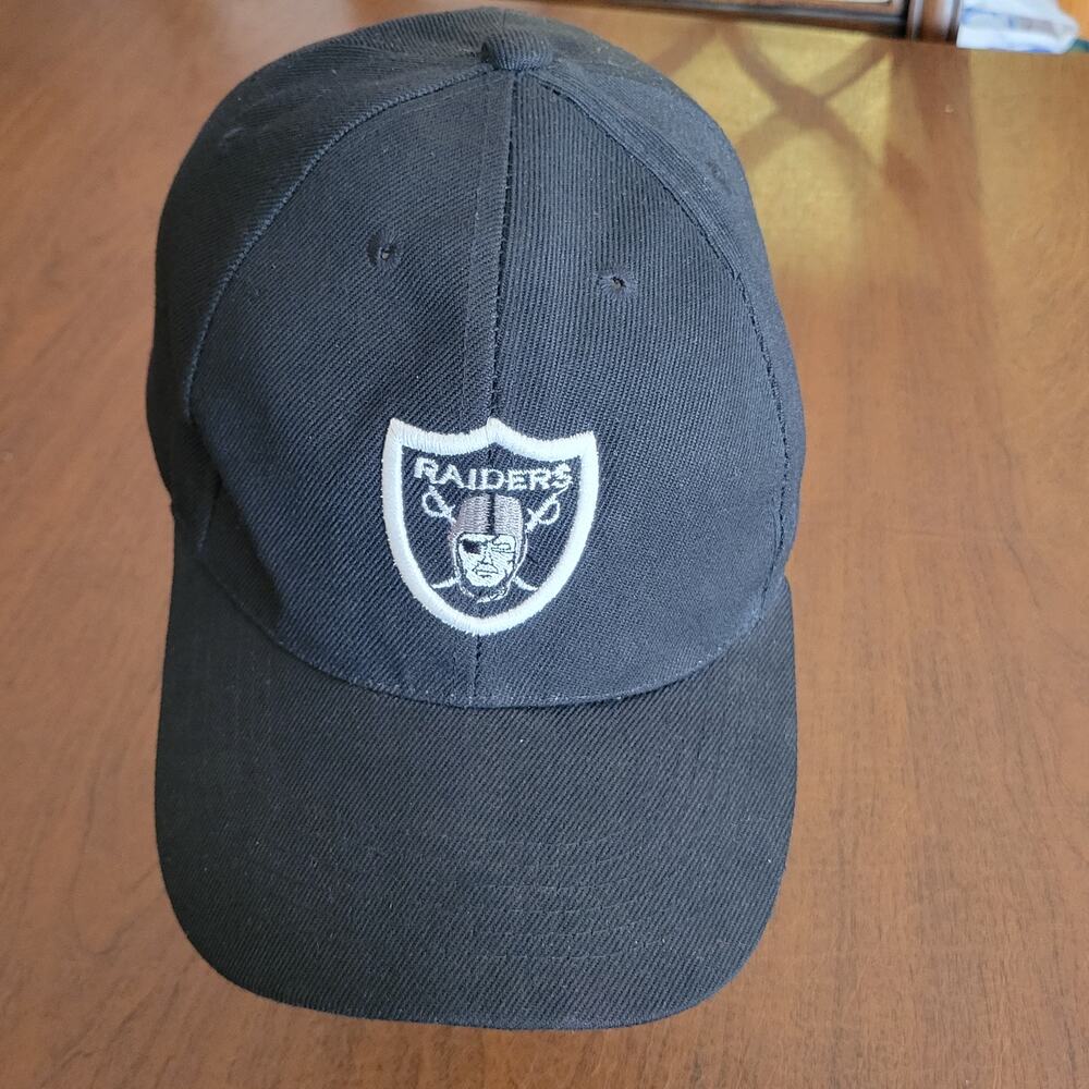 Vintage Oakland Raiders hat 100% Polyester One size fits most adjustable